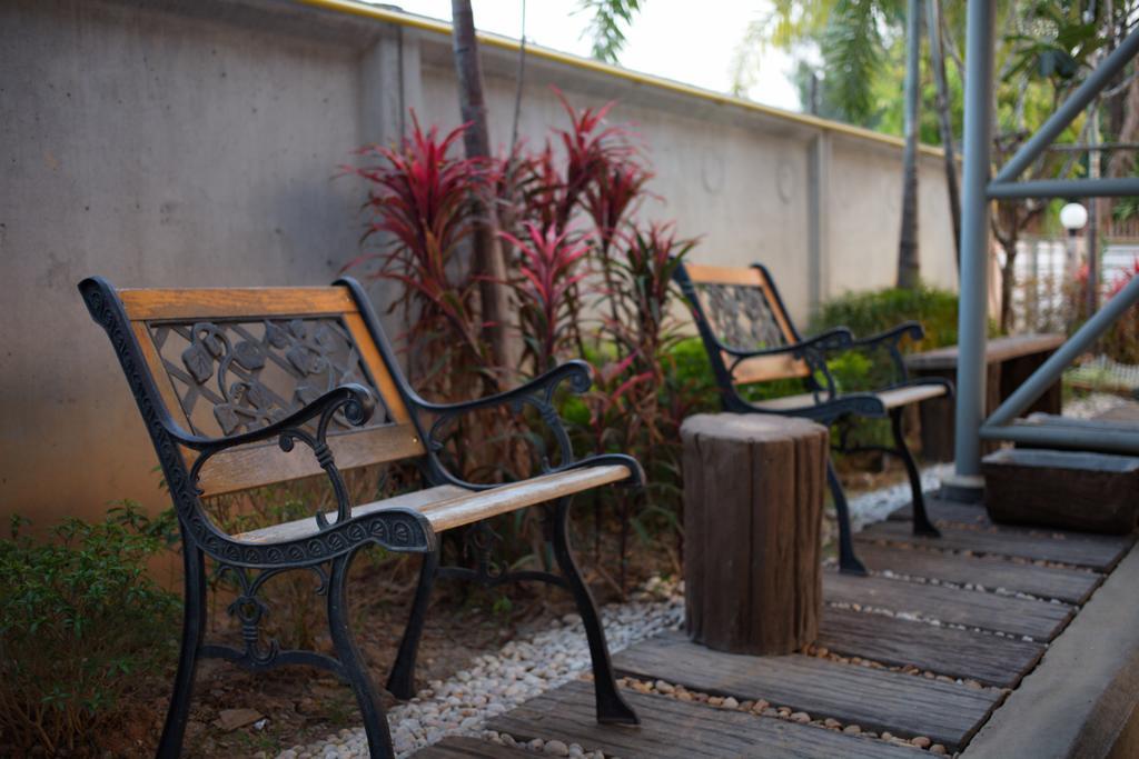 Baan Sanpoom Hotell Phitsanulok Exteriör bild