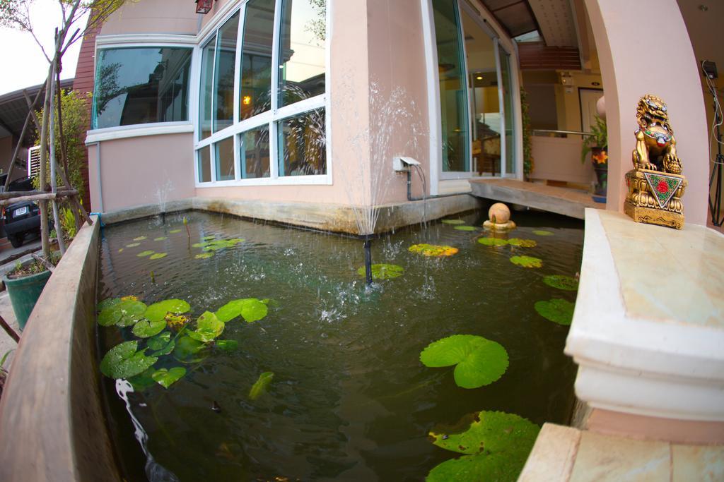 Baan Sanpoom Hotell Phitsanulok Exteriör bild
