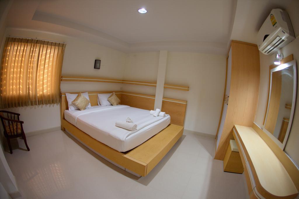 Baan Sanpoom Hotell Phitsanulok Exteriör bild